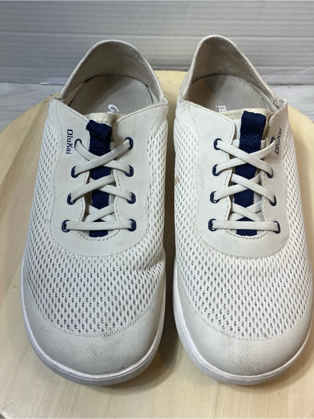 Olukai Moku Pae Men's Size 9.5 White Beige Boat Shoes Mesh Casual Sneakers 10472
